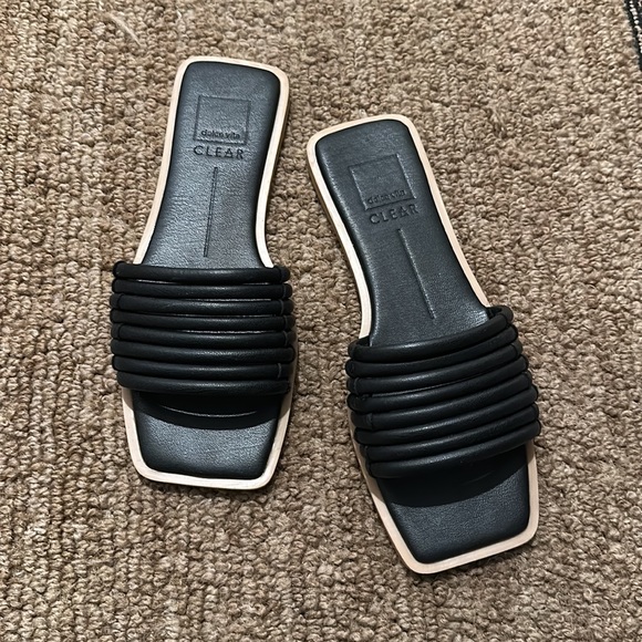 Dolce Vita Black Slide - Picture 3 of 5